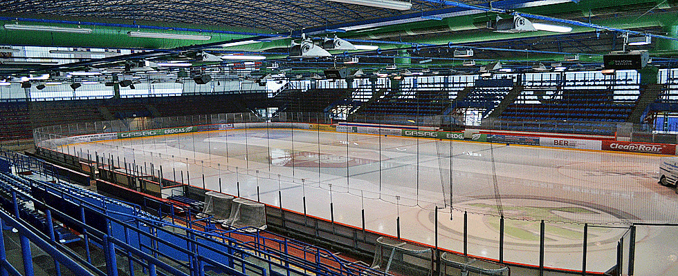 Eishockey im Wellblechpalast