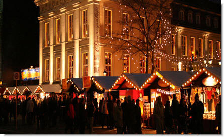 Weihnachtsmarkt am Berliner Opernpalais