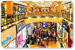 Einkaufscenter fürs Weihnachtsgeschenke kaufen immer beliebter