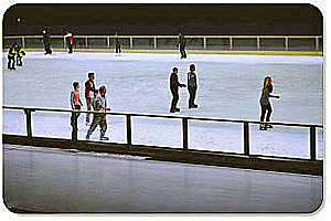 Erika-Hess-Eisstadion mit Eisbahnen