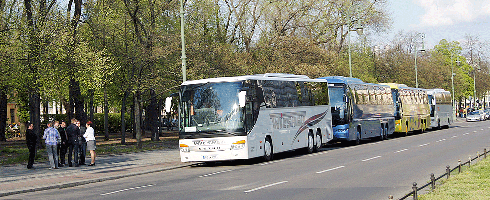 Bus parken auf dem Busparkplatz Brandenburger Tor