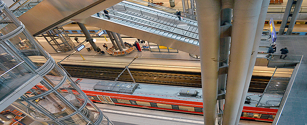 Bahnhof Potsdamer Platz mit Zugverbindung von und nach Berlin