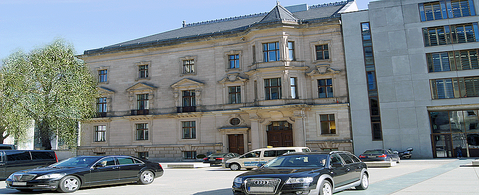 Eingang Parlamentarische Gesellschaft