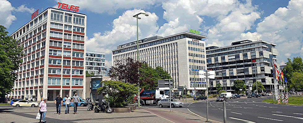 Verkehr am Ernst-Reuter-Platz in Berlin