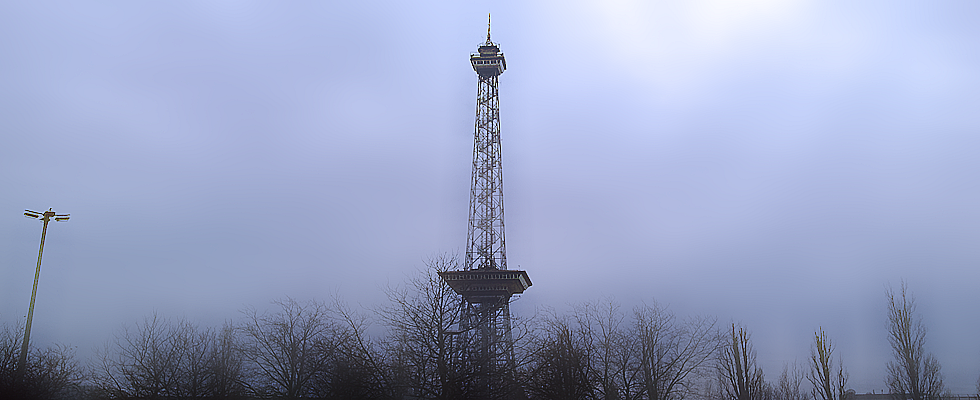 Berliner Funkturm mit Restaurant und Aussichtsplattform