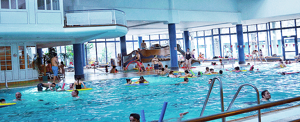 Schwimm- und Sprunghalle im Europasportpark