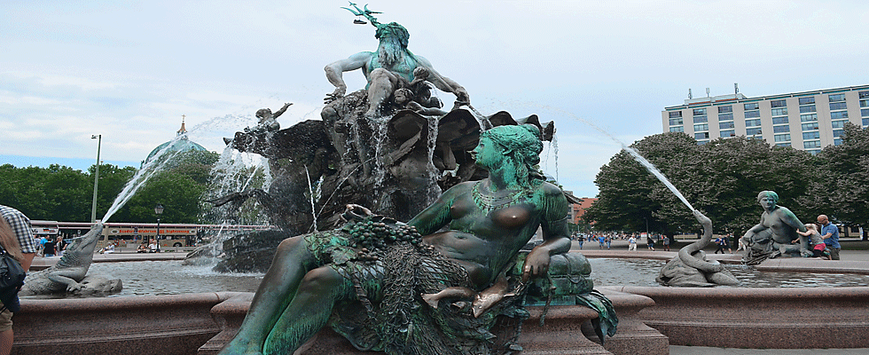 Neptun Brunnen