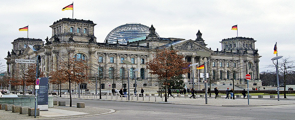 Besuch im Dachgartenrestaurant auf dem Berliner Reichstag in Berlin