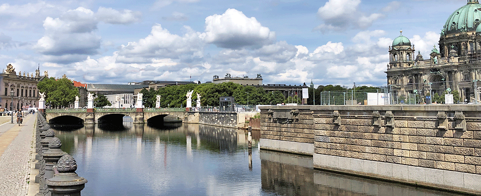 Dampferanlegestelle Schloßbrücke in Berlin